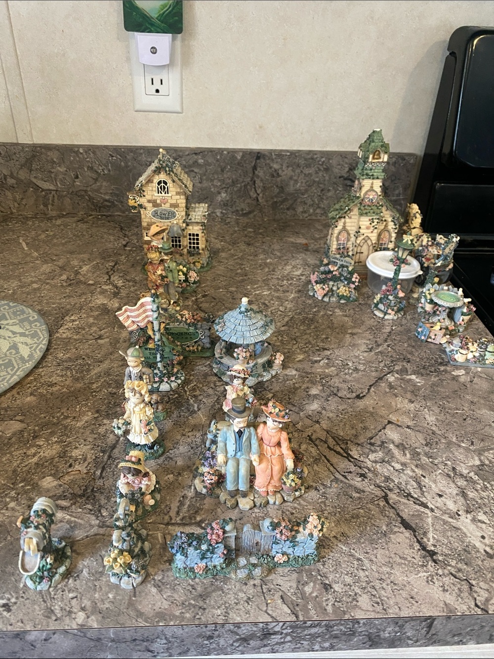 Ivy innocence 16 pieces plus additional items. All are number ed cast art 1997